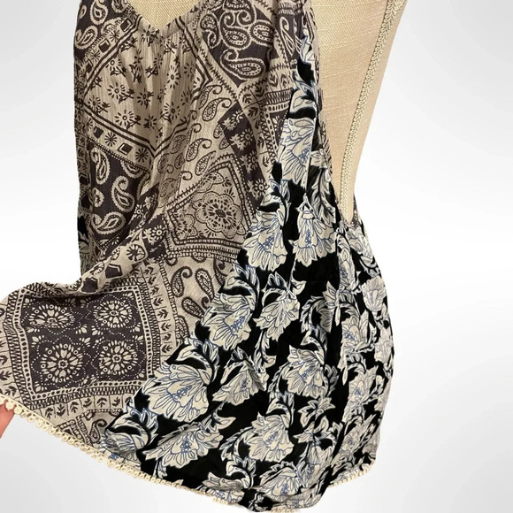 Addie Bohemian Flowy Sleeveless Blouse - Picture 4 of 7